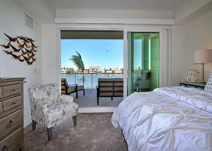 Sandpiper's Cove 201 Sandpiper's Cove Luxury 3 Bedroom 2 Bathroom 23132 Apartment Clearwater Beach